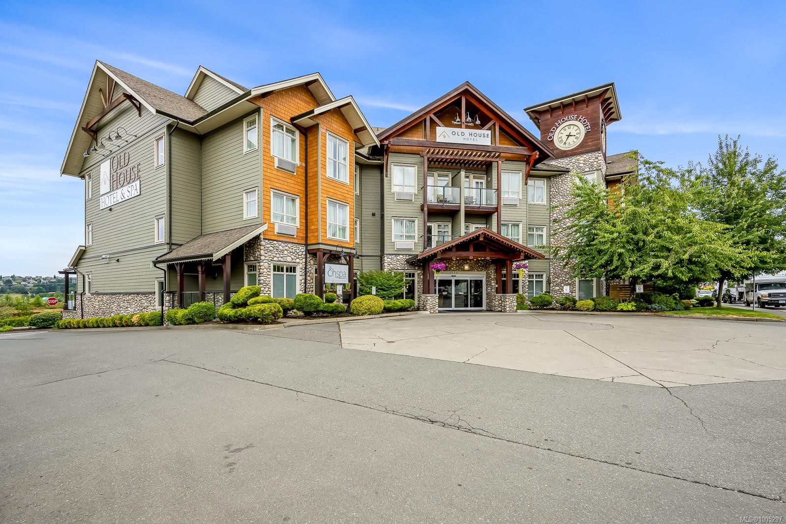 201D-1730 Riverside Lane, Courtenay, BC - Outdoor With Facade