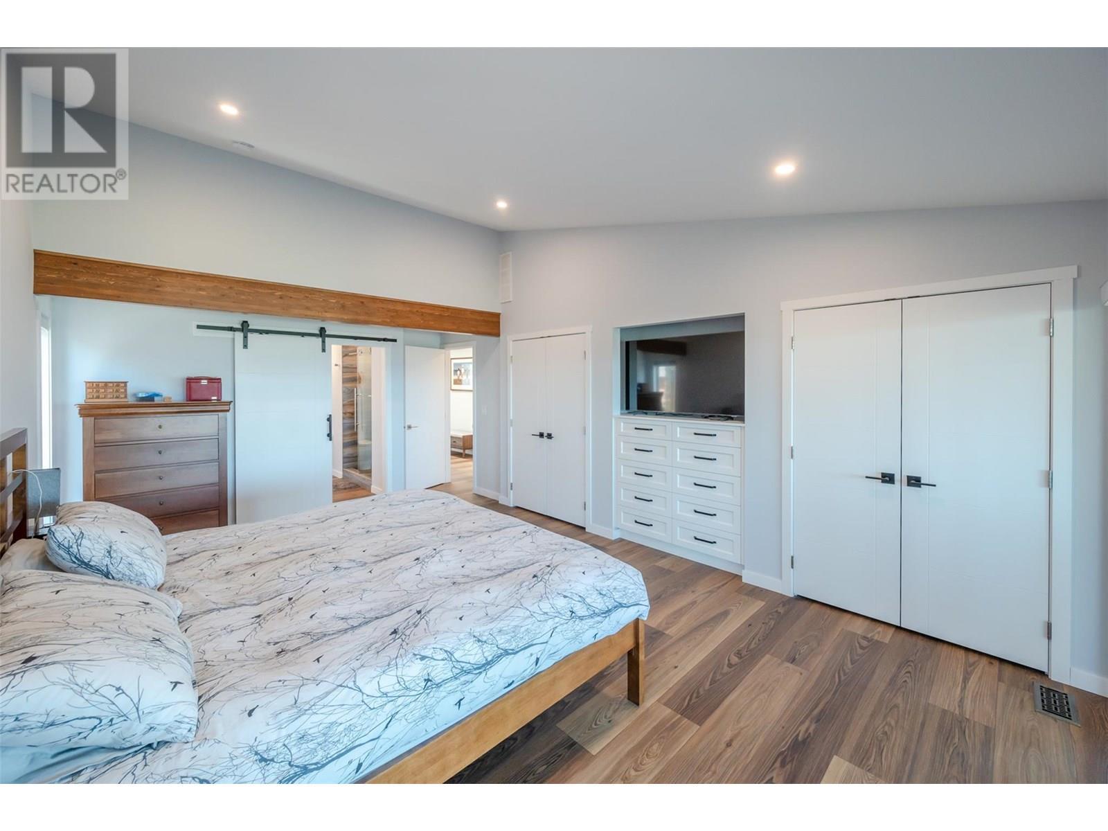 153 Westview Drive, Penticton, BC - Indoor Photo Showing Bedroom