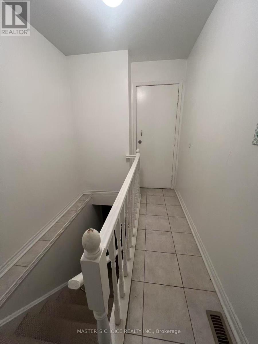 Bsmt - 16 Farmington Crescent W, Toronto, ON - Indoor Photo Showing Other Room