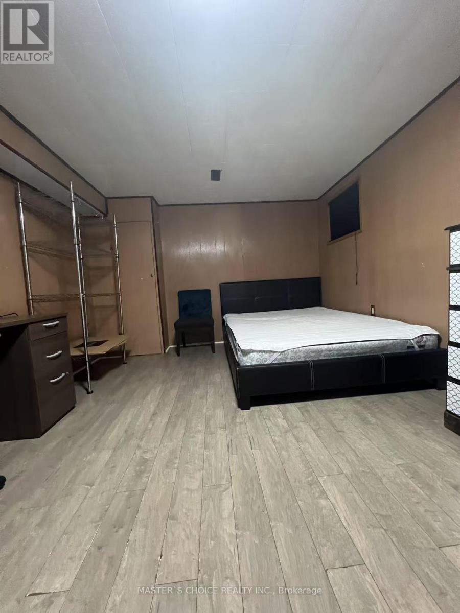 Bsmt - 16 Farmington Crescent W, Toronto, ON - Indoor Photo Showing Bedroom