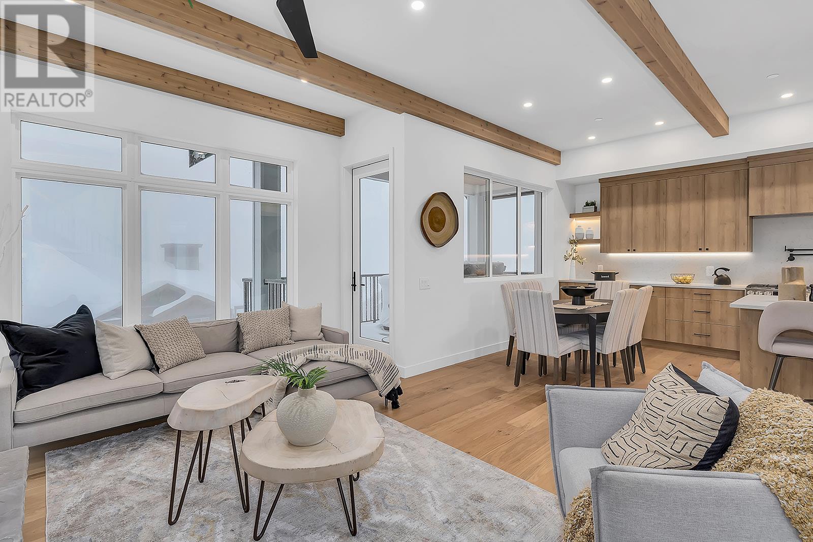 255 Feathertop Way Unit# 82, Big White, BC - Indoor Photo Showing Living Room