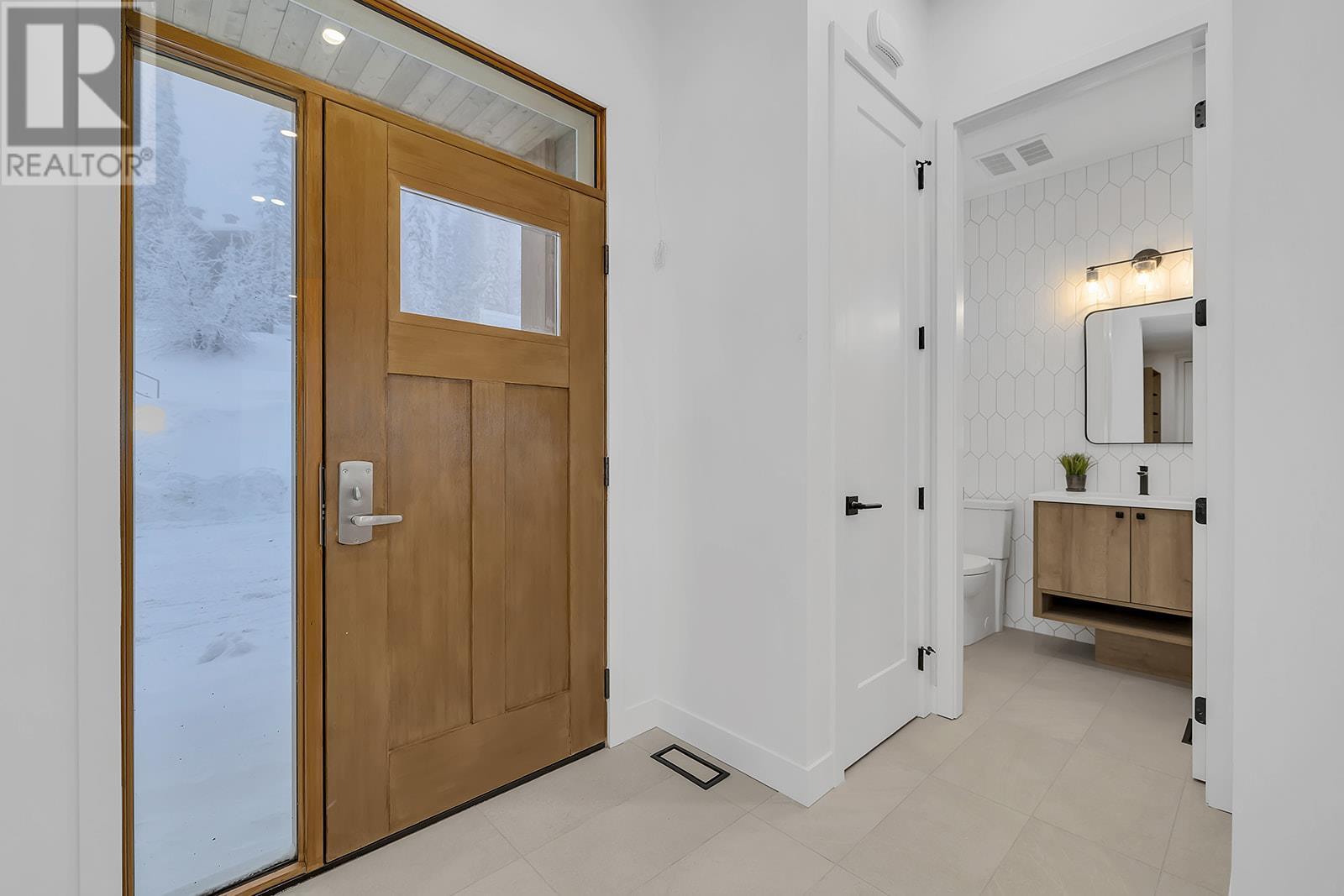 255 Feathertop Way Unit# 82, Big White, BC - Indoor Photo Showing Other Room