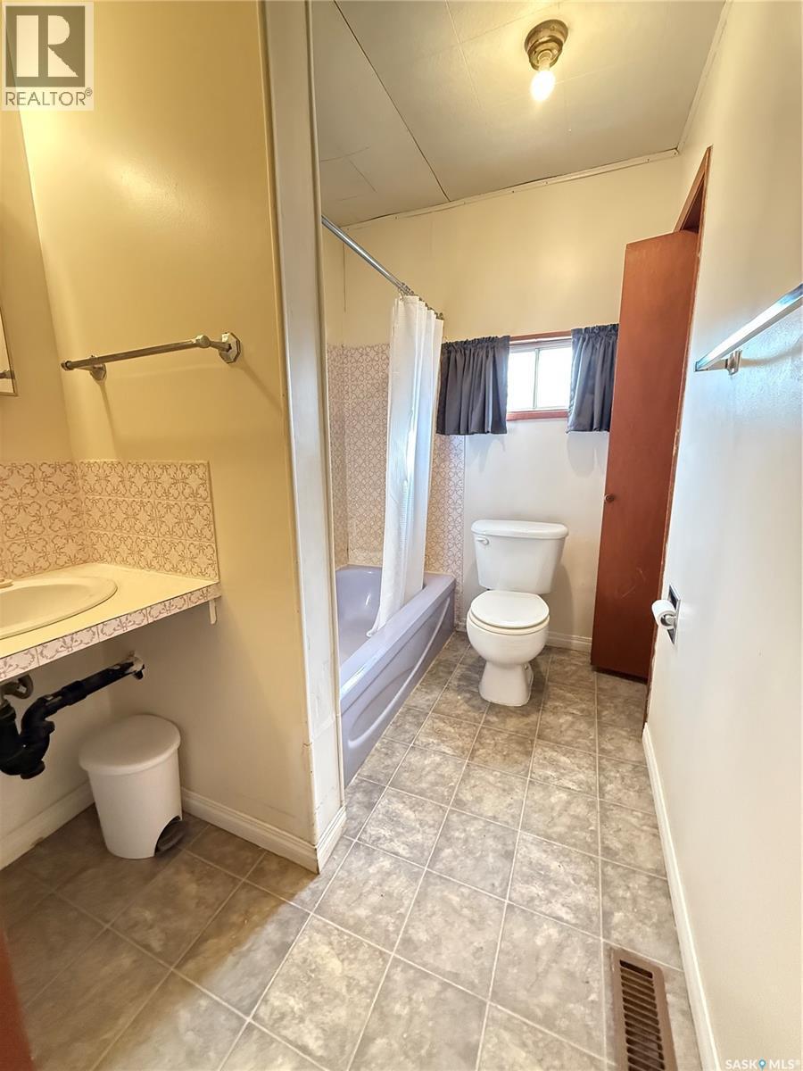 108 2Nd Avenue S, Macrorie, SK - Indoor Photo Showing Bathroom