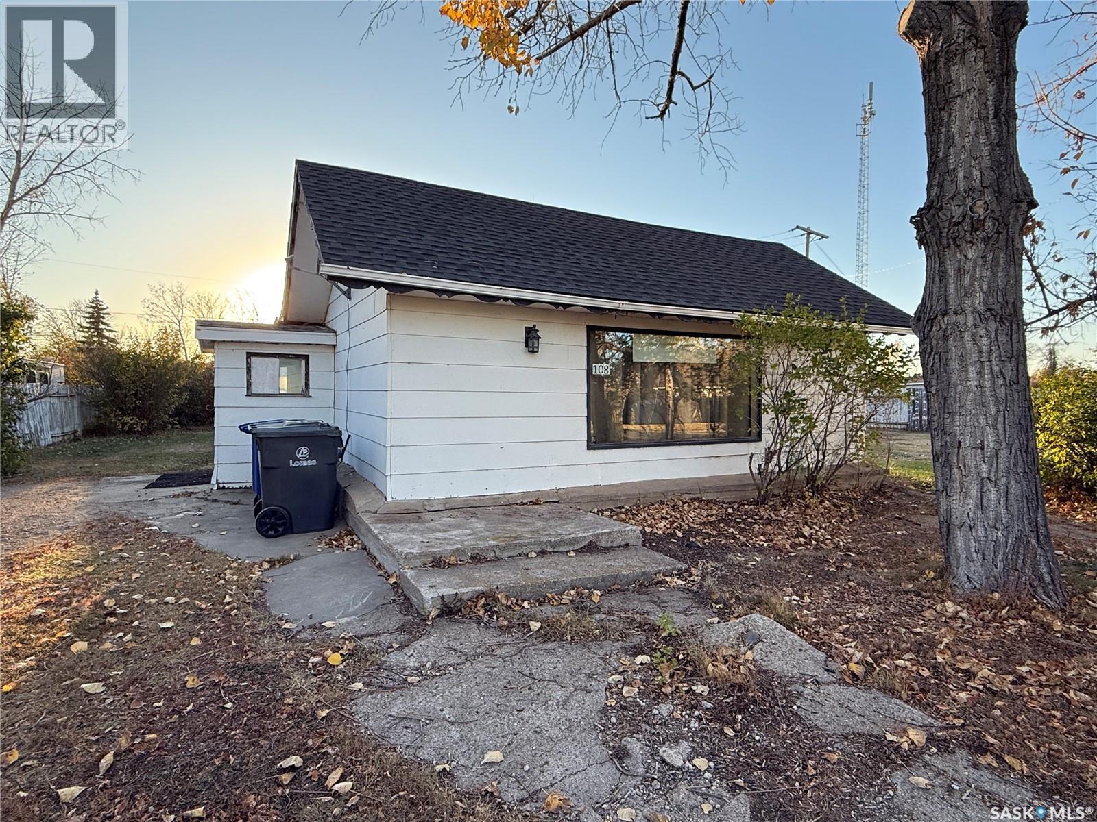 108 2Nd Avenue S, Macrorie, SK - Outdoor