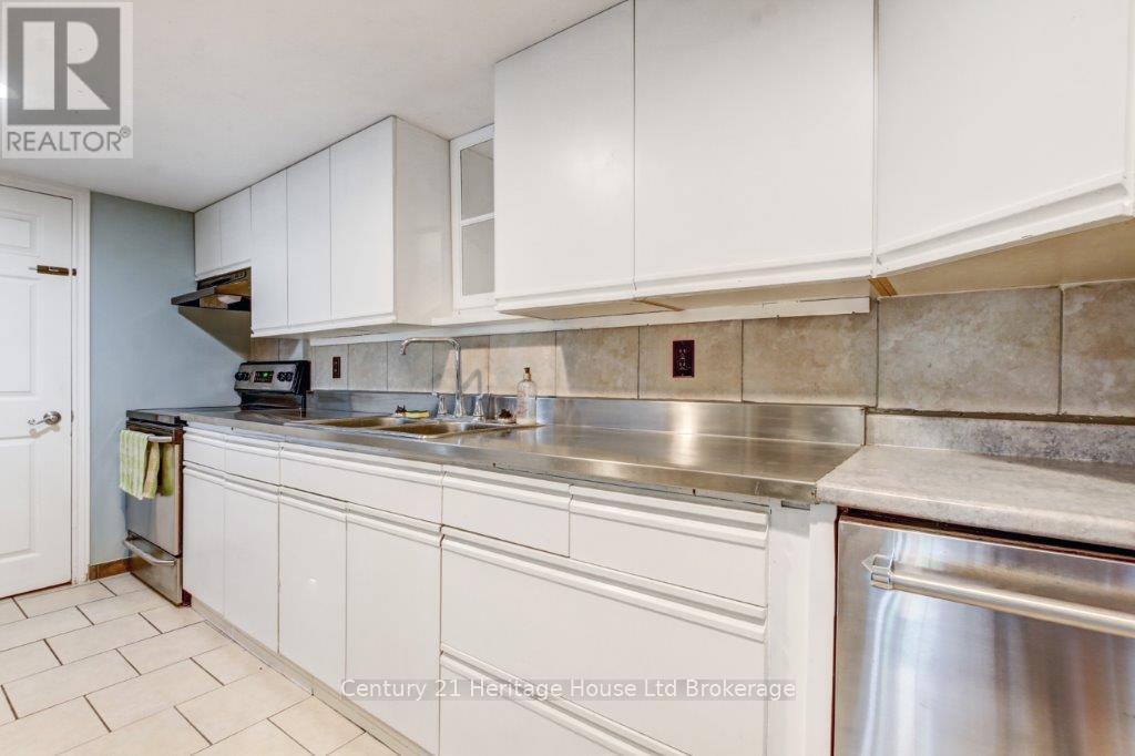 584572 Beachville Road, South-West Oxford (Beachville), ON - Indoor Photo Showing Kitchen
