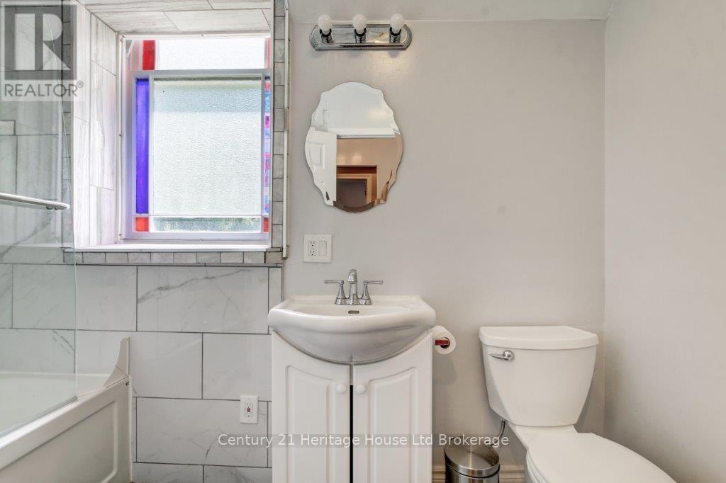 584572 Beachville Road, South-West Oxford (Beachville), ON - Indoor Photo Showing Bathroom
