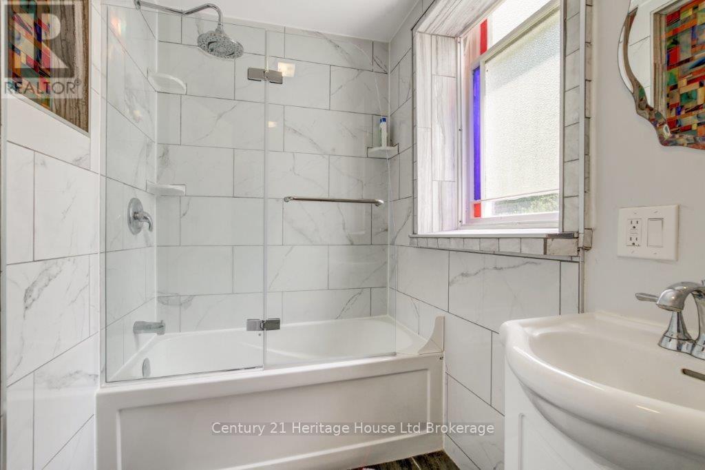 584572 Beachville Road, South-West Oxford (Beachville), ON - Indoor Photo Showing Bathroom