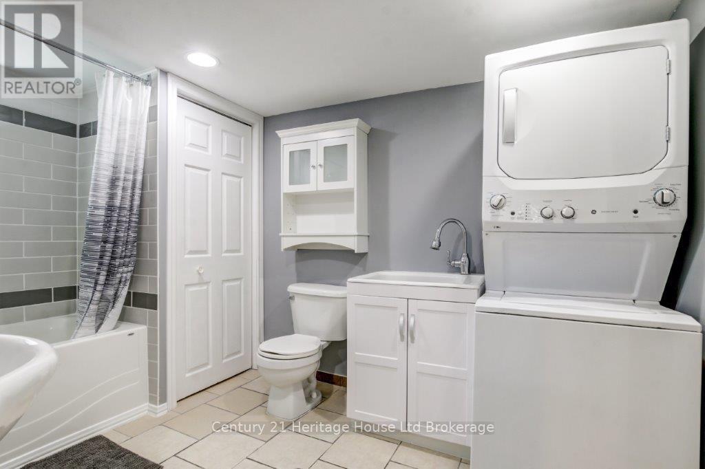 584572 Beachville Road, South-West Oxford (Beachville), ON - Indoor Photo Showing Laundry Room