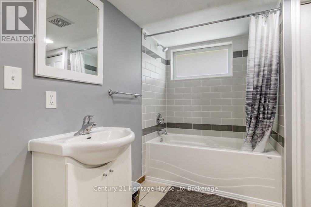 584572 Beachville Road, South-West Oxford (Beachville), ON - Indoor Photo Showing Bathroom