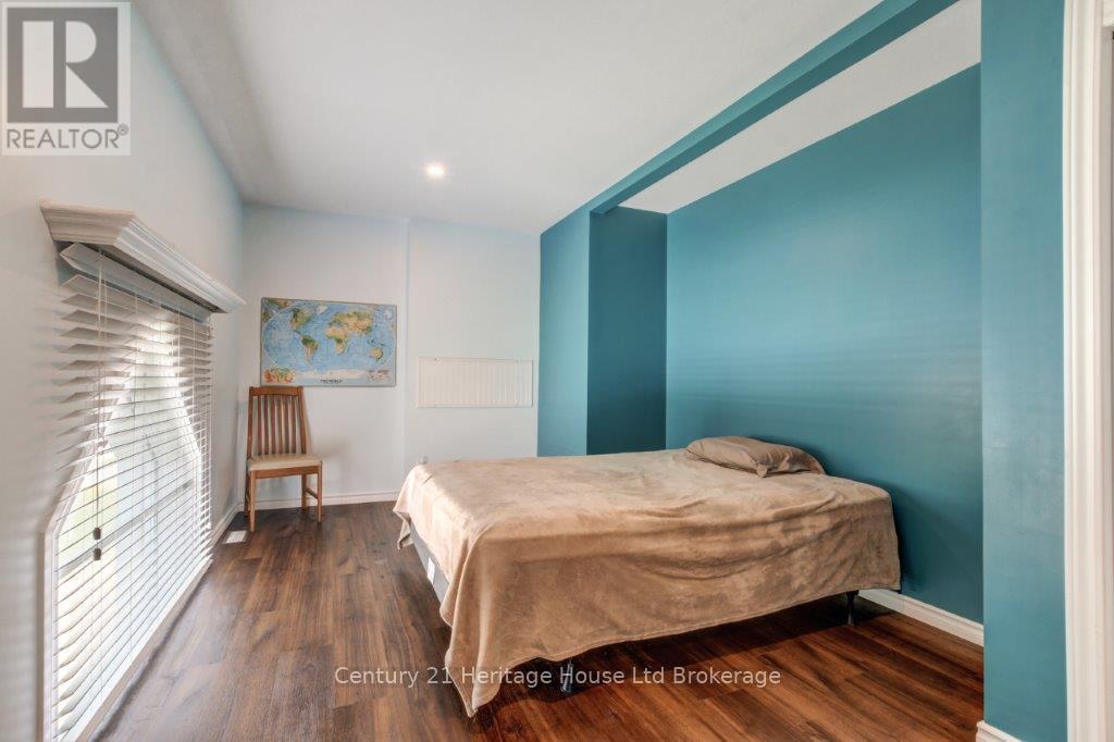 584572 Beachville Road, South-West Oxford (Beachville), ON - Indoor Photo Showing Bedroom