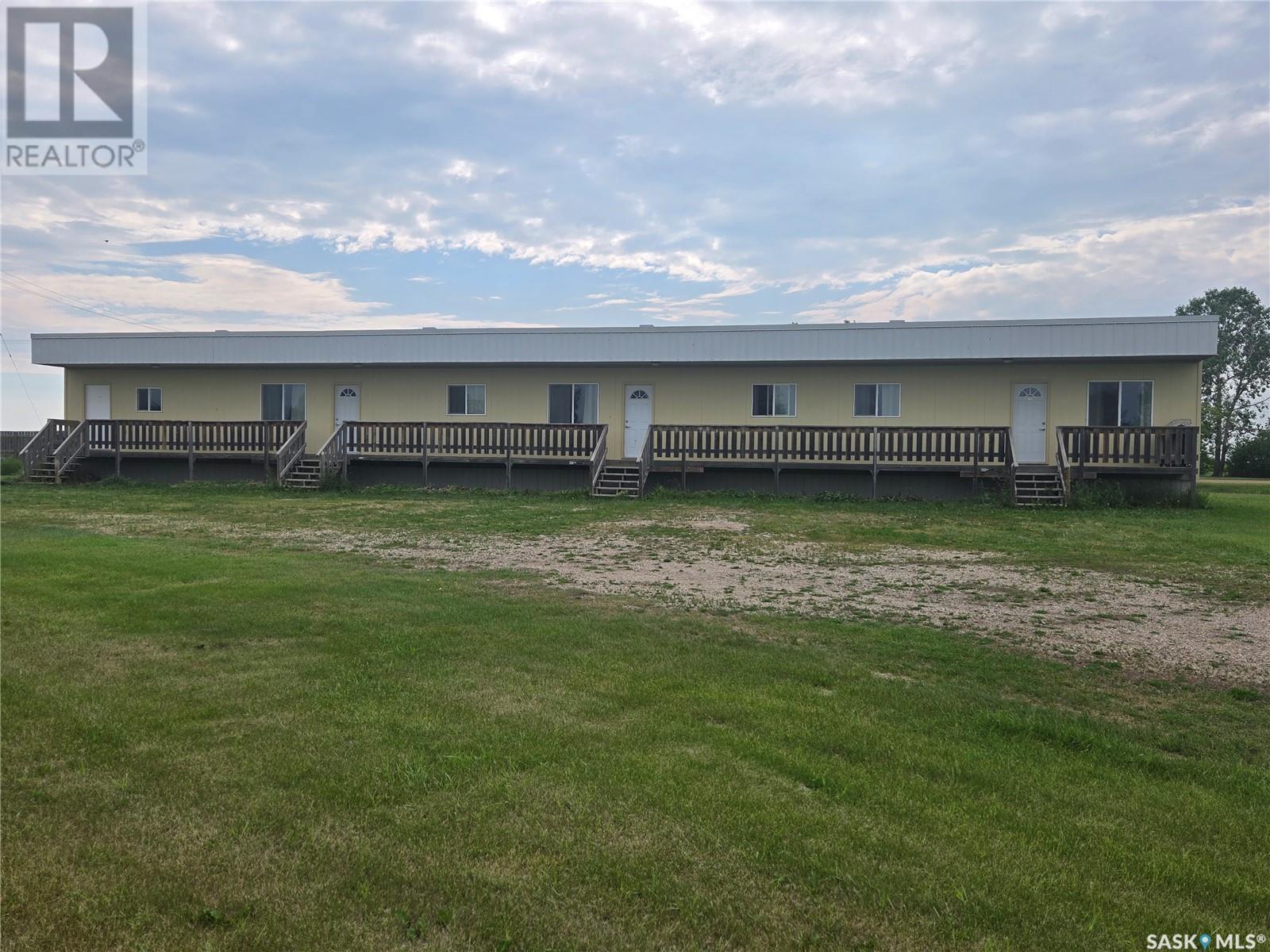 495 Second Avenue, Benson Rm No. 35, SK - Outdoor With Deck Patio Veranda