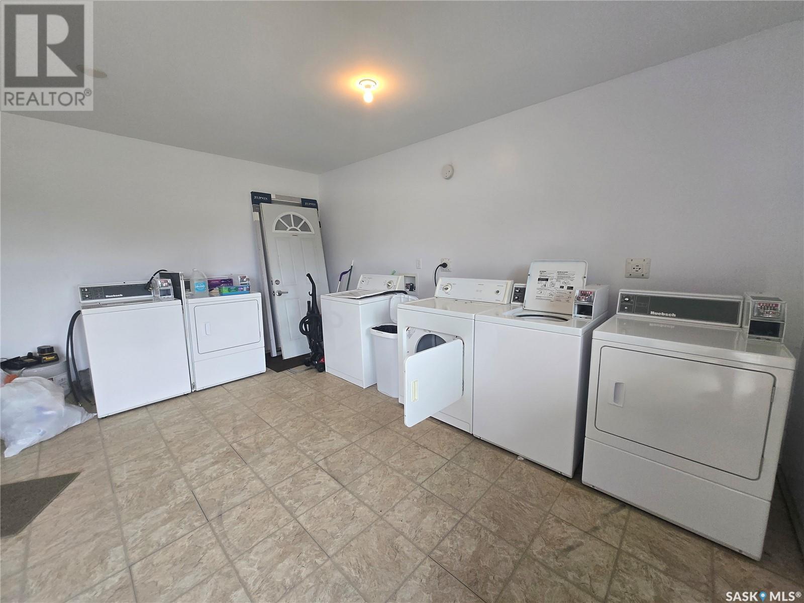 495 Second Avenue, Benson Rm No. 35, SK - Indoor Photo Showing Laundry Room