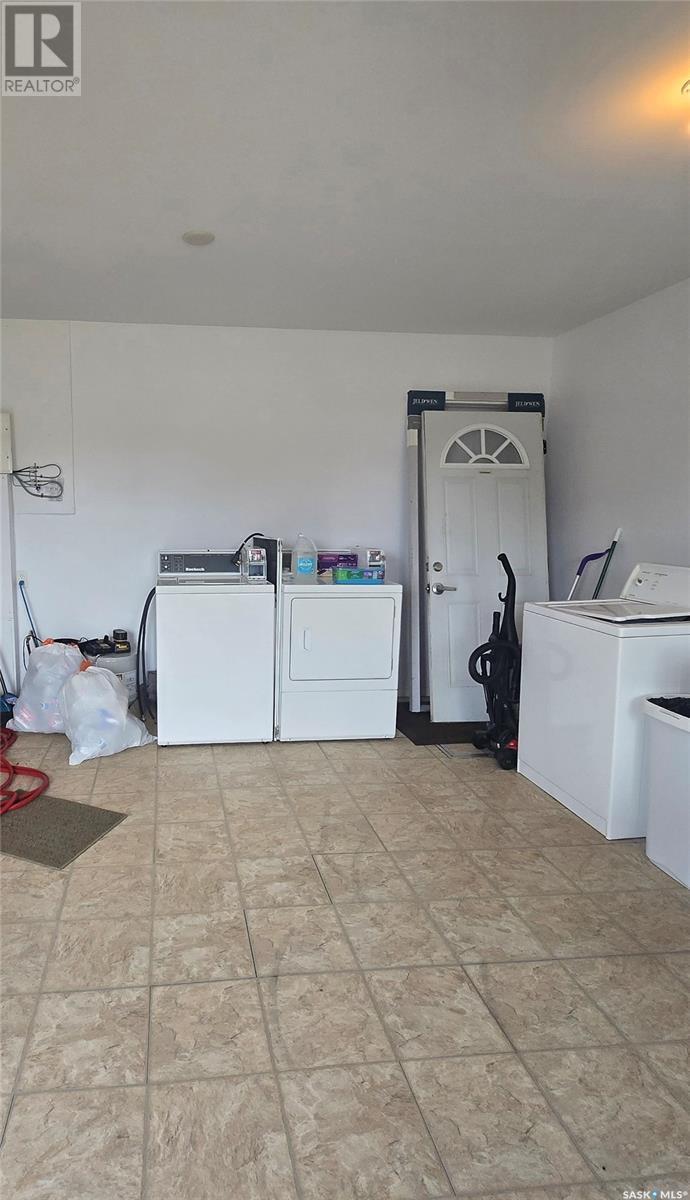 495 Second Avenue, Benson Rm No. 35, SK - Indoor Photo Showing Laundry Room
