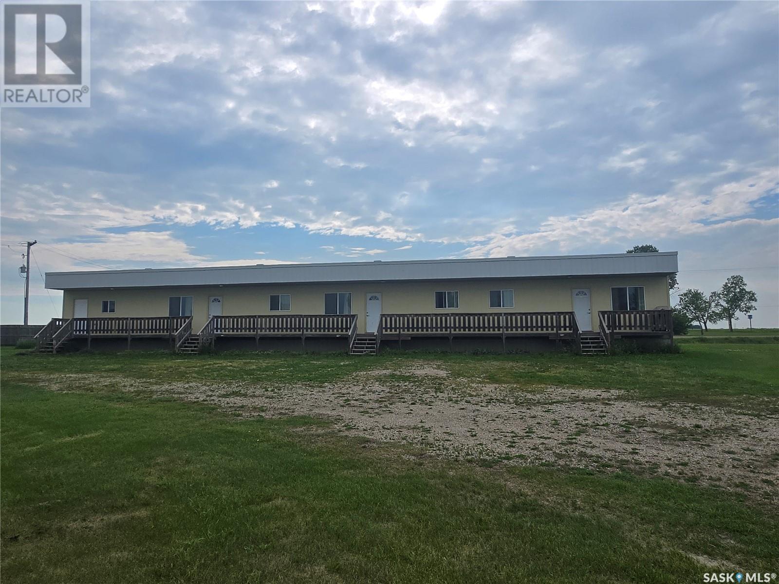 495 Second Avenue, Benson Rm No. 35, SK - Outdoor With Deck Patio Veranda