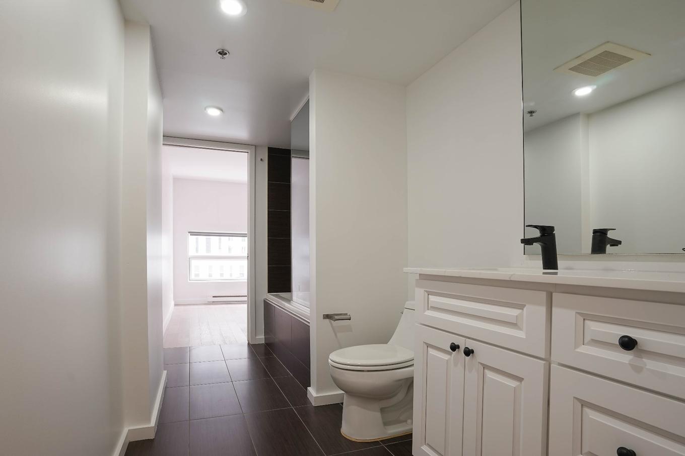 Bathroom - 908-350 Boul. De Maisonneuve O., Montréal (Ville-Marie), QC - Indoor Photo Showing Bathroom