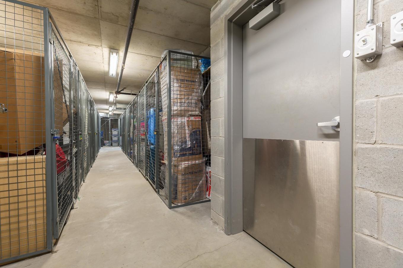 Storage - 908-350 Boul. De Maisonneuve O., Montréal (Ville-Marie), QC - Indoor