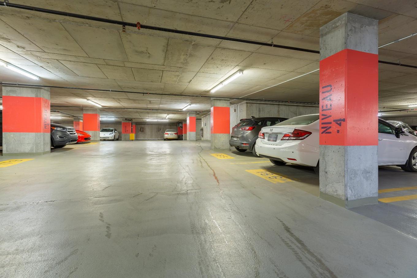 Garage - 908-350 Boul. De Maisonneuve O., Montréal (Ville-Marie), QC - Indoor Photo Showing Garage