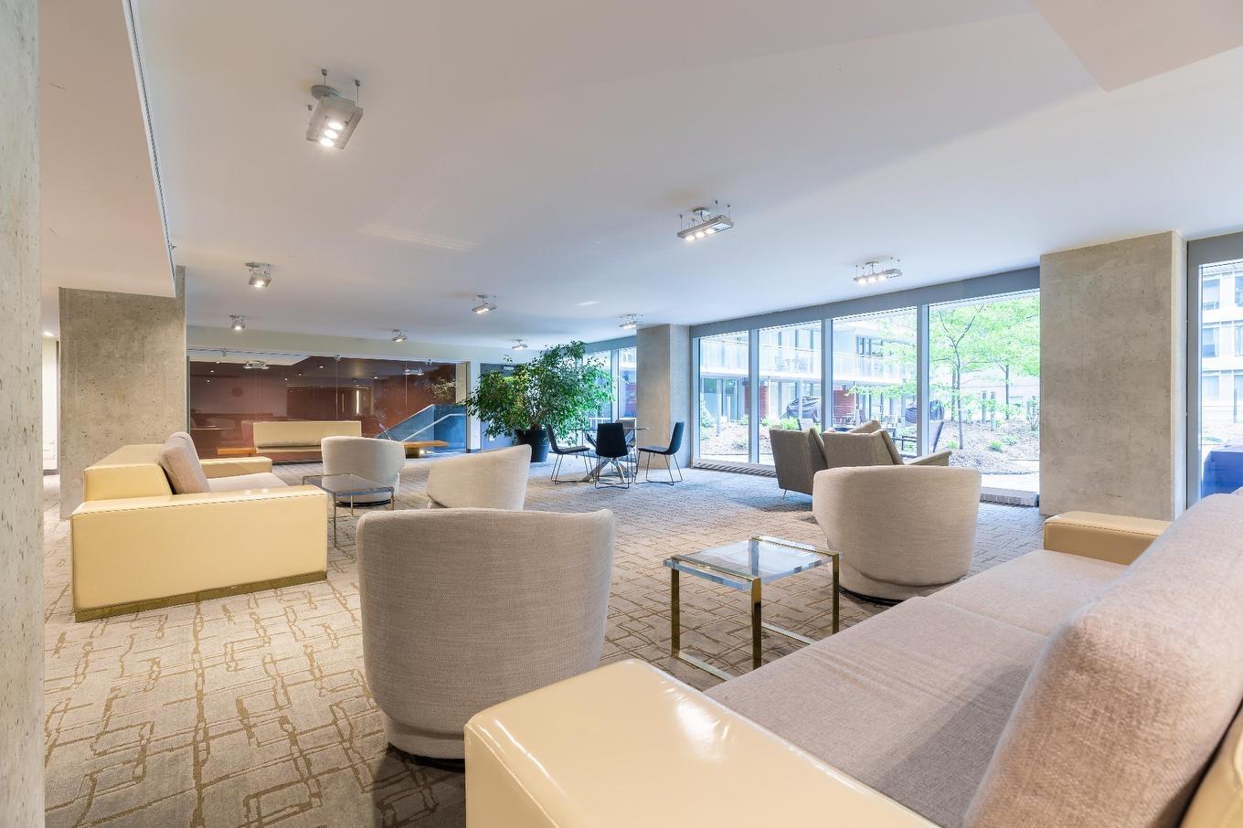 Library - 908-350 Boul. De Maisonneuve O., Montréal (Ville-Marie), QC - Indoor Photo Showing Living Room