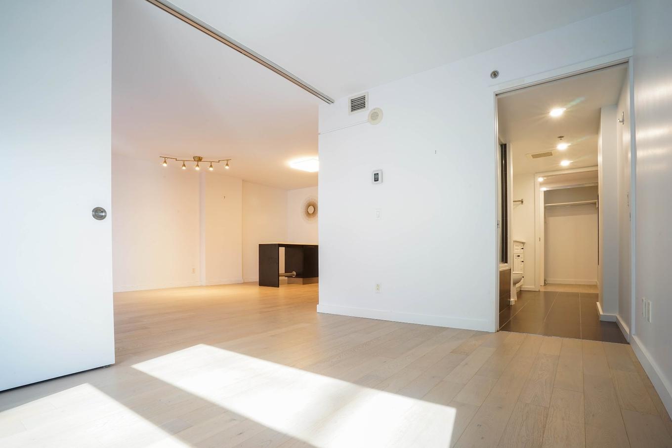 Bedroom - 908-350 Boul. De Maisonneuve O., Montréal (Ville-Marie), QC - Indoor Photo Showing Other Room