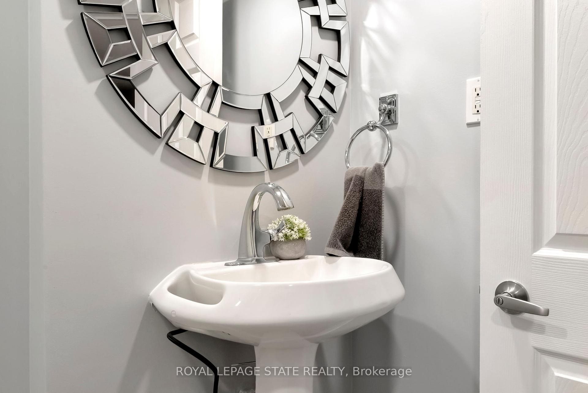 746 Roxborough Avenue, Hamilton, ON - Indoor Photo Showing Bathroom