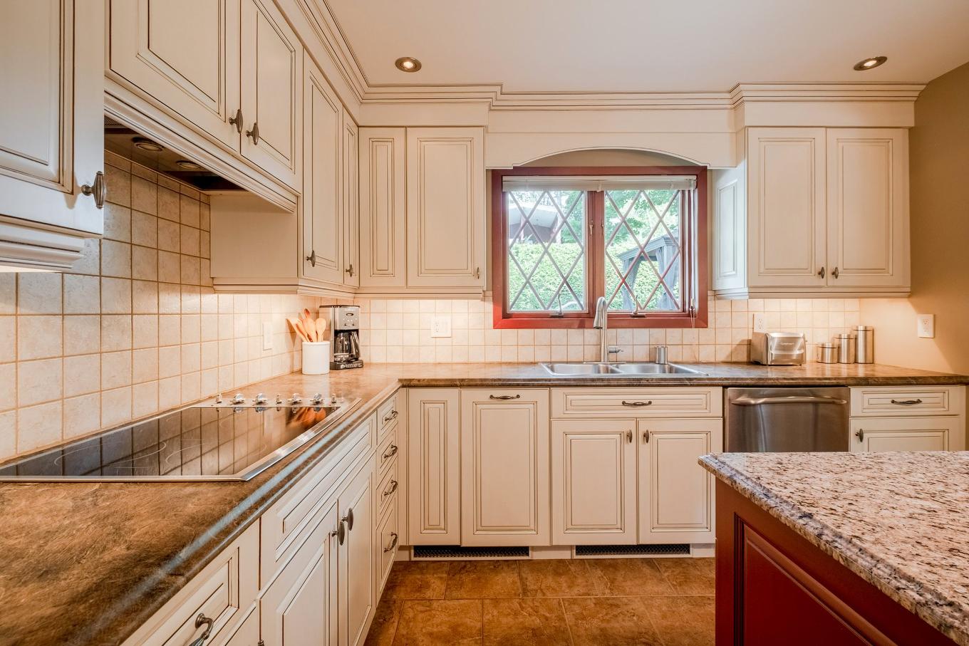 Kitchen - 410 Rue Denonville, Sherbrooke (Les Nations), QC - Indoor Photo Showing Kitchen With Double Sink