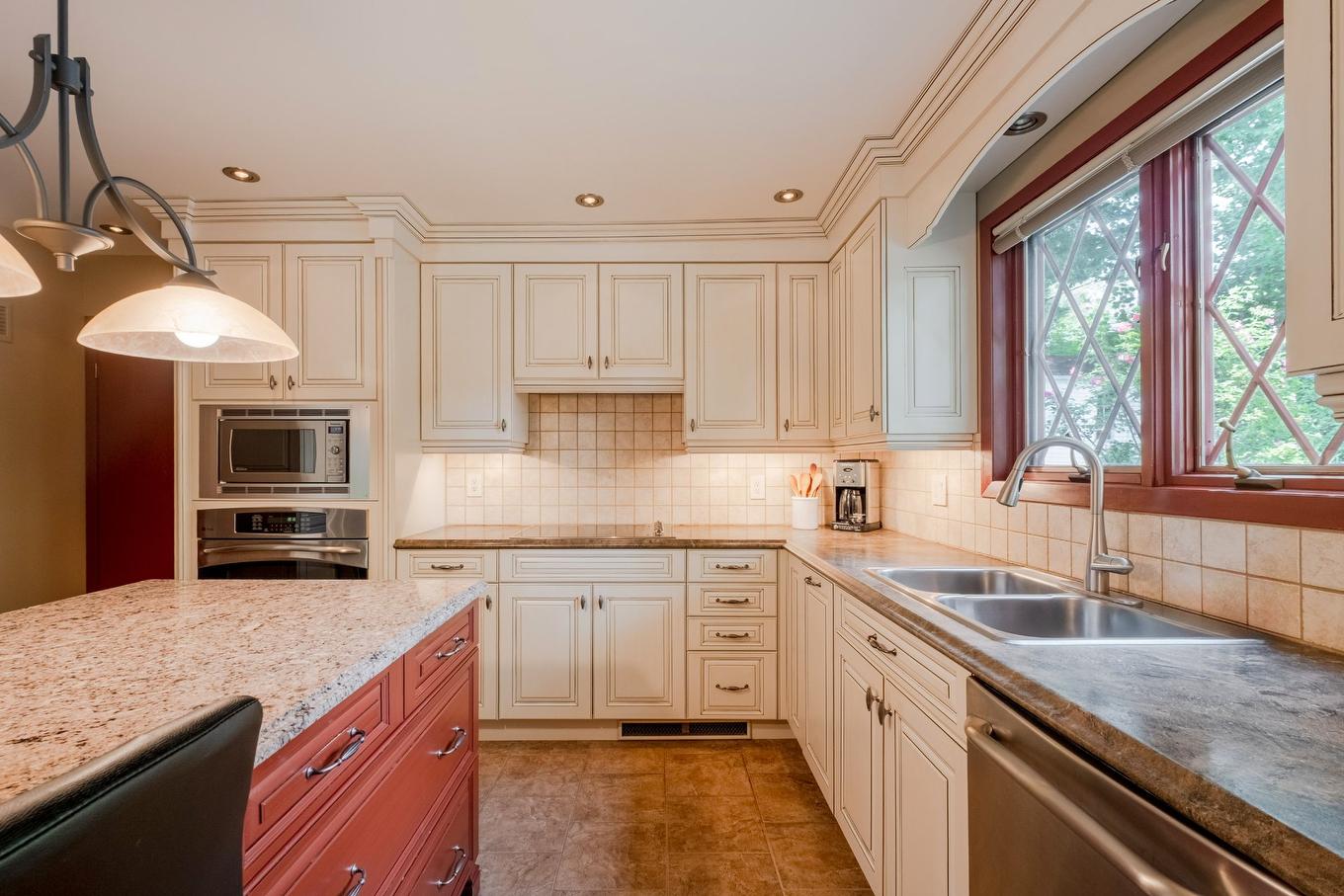 Kitchen - 410 Rue Denonville, Sherbrooke (Les Nations), QC - Indoor Photo Showing Kitchen With Double Sink