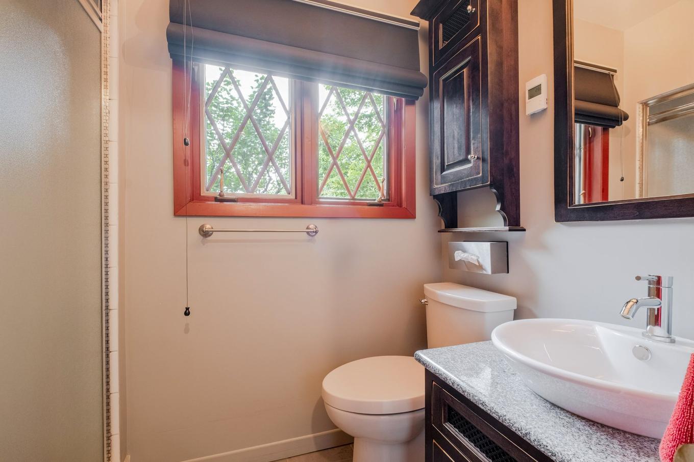 Powder room - 410 Rue Denonville, Sherbrooke (Les Nations), QC - Indoor Photo Showing Bathroom