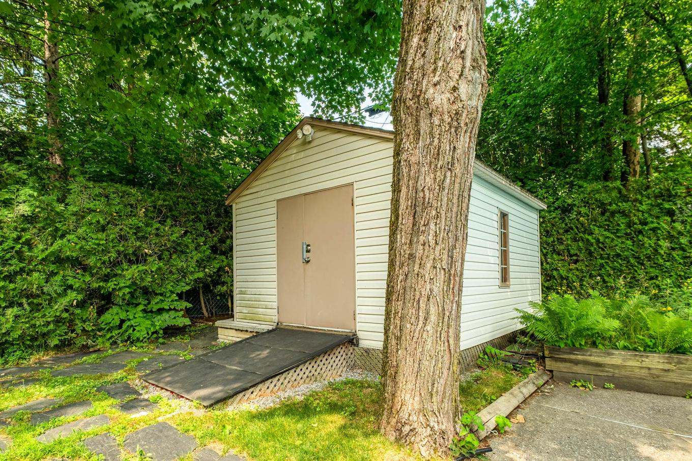 Shed - 410 Rue Denonville, Sherbrooke (Les Nations), QC - Outdoor