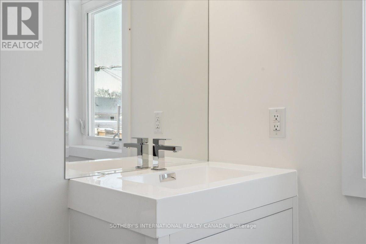 683 Melbourne Avenue, Ottawa, ON - Indoor Photo Showing Bathroom