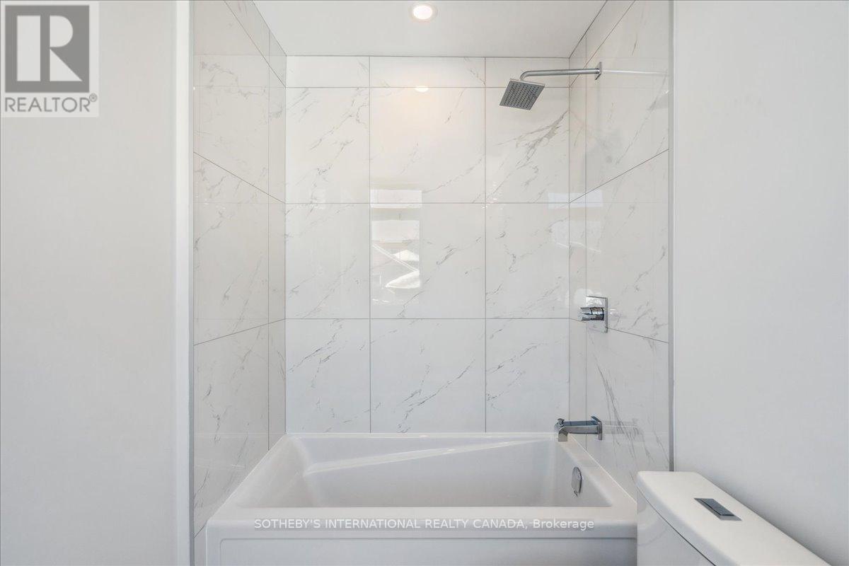 683 Melbourne Avenue, Ottawa, ON - Indoor Photo Showing Bathroom
