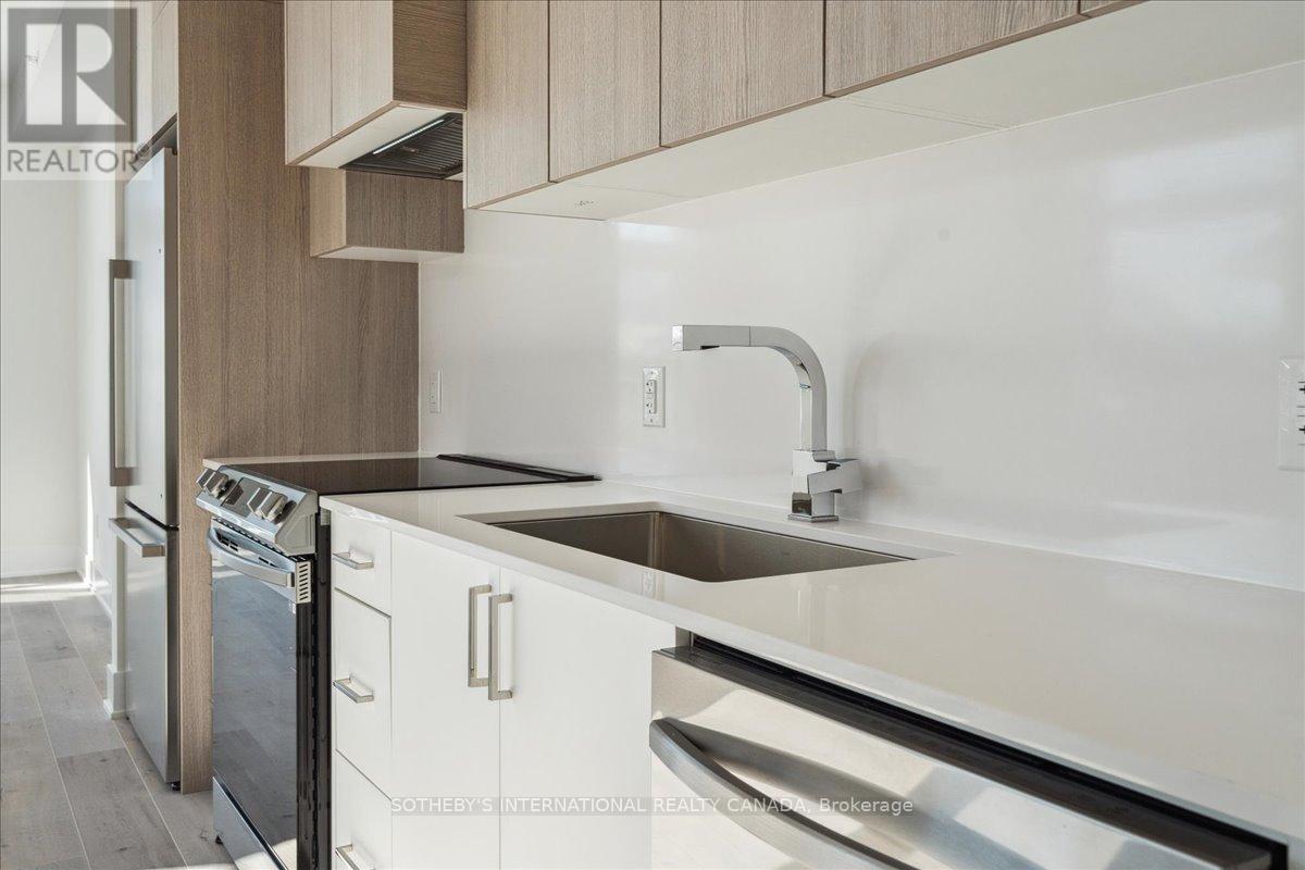 683 Melbourne Avenue, Ottawa, ON - Indoor Photo Showing Kitchen With Upgraded Kitchen