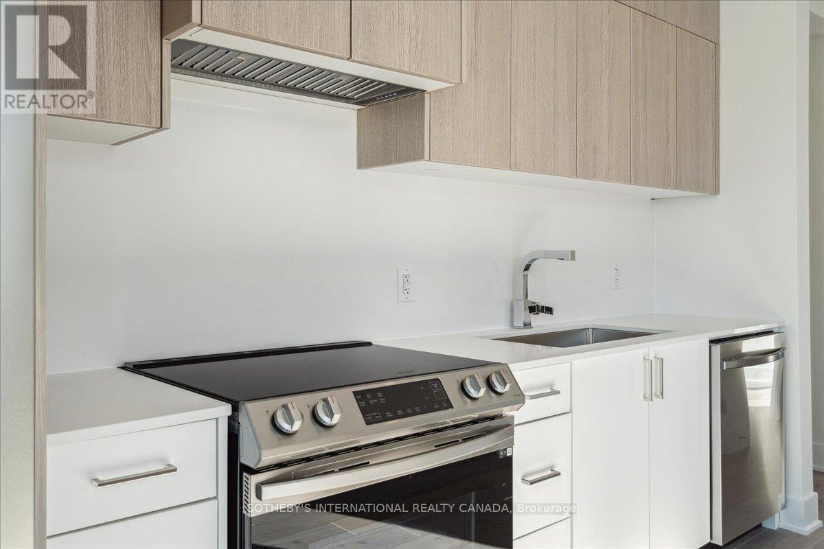 683 Melbourne Avenue, Ottawa, ON - Indoor Photo Showing Kitchen