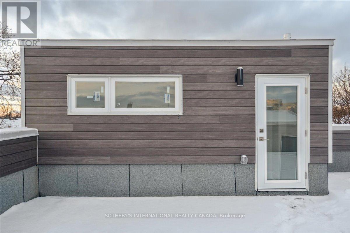 683 Melbourne Avenue, Ottawa, ON - Outdoor With Exterior