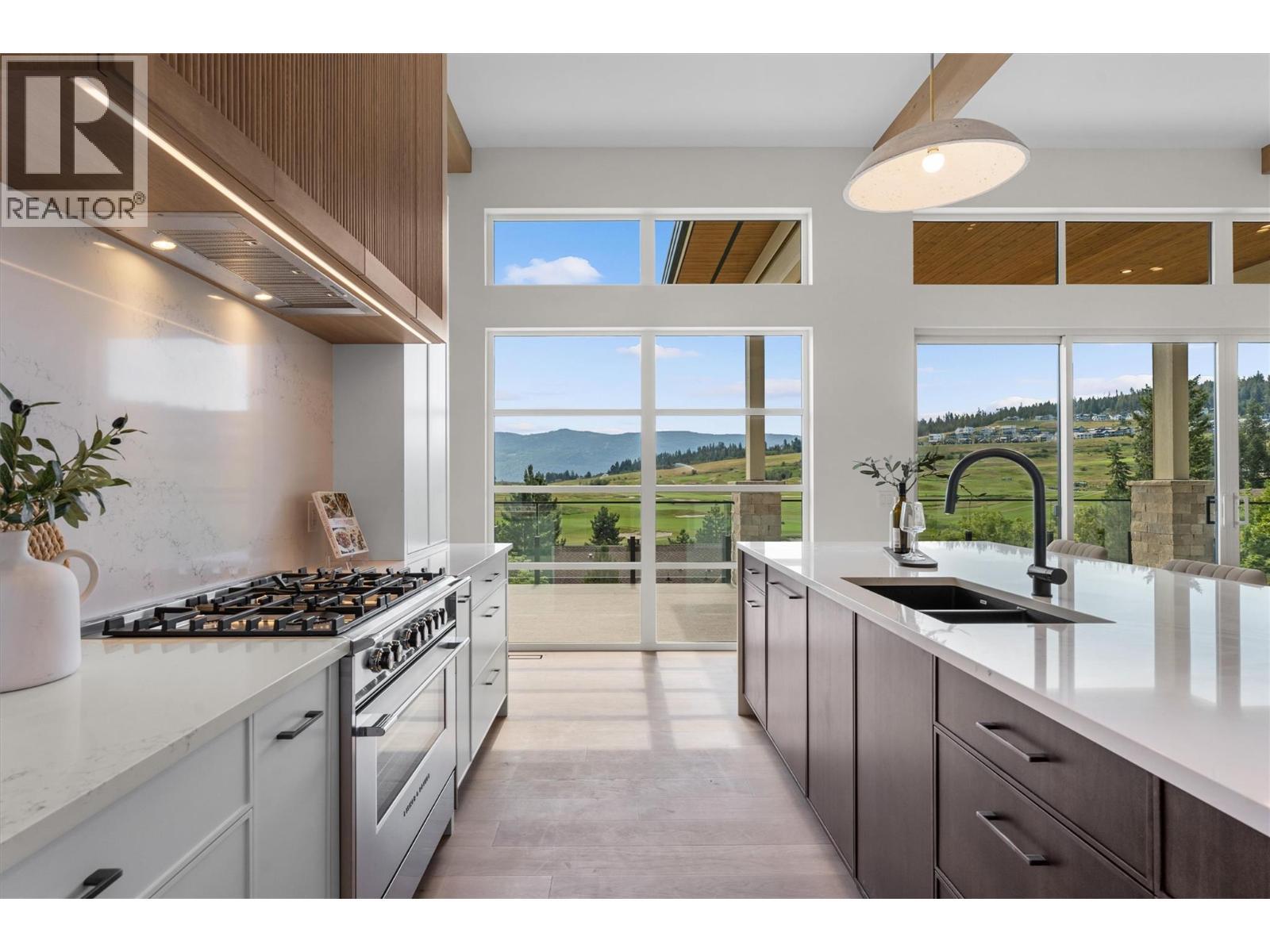 271 Chicopee Road Unit# 4, Vernon, BC - Indoor Photo Showing Kitchen With Double Sink With Upgraded Kitchen