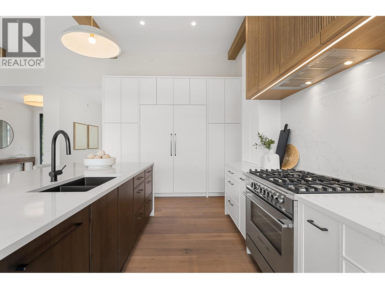 271 Chicopee Road Unit# 4, Vernon, BC - Indoor Photo Showing Kitchen With Double Sink With Upgraded Kitchen