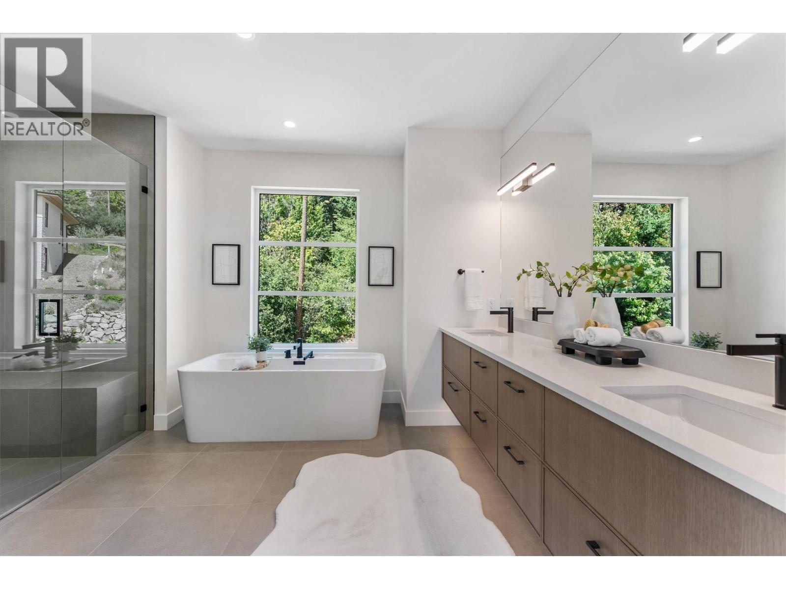 271 Chicopee Road Unit# 4, Vernon, BC - Indoor Photo Showing Bathroom