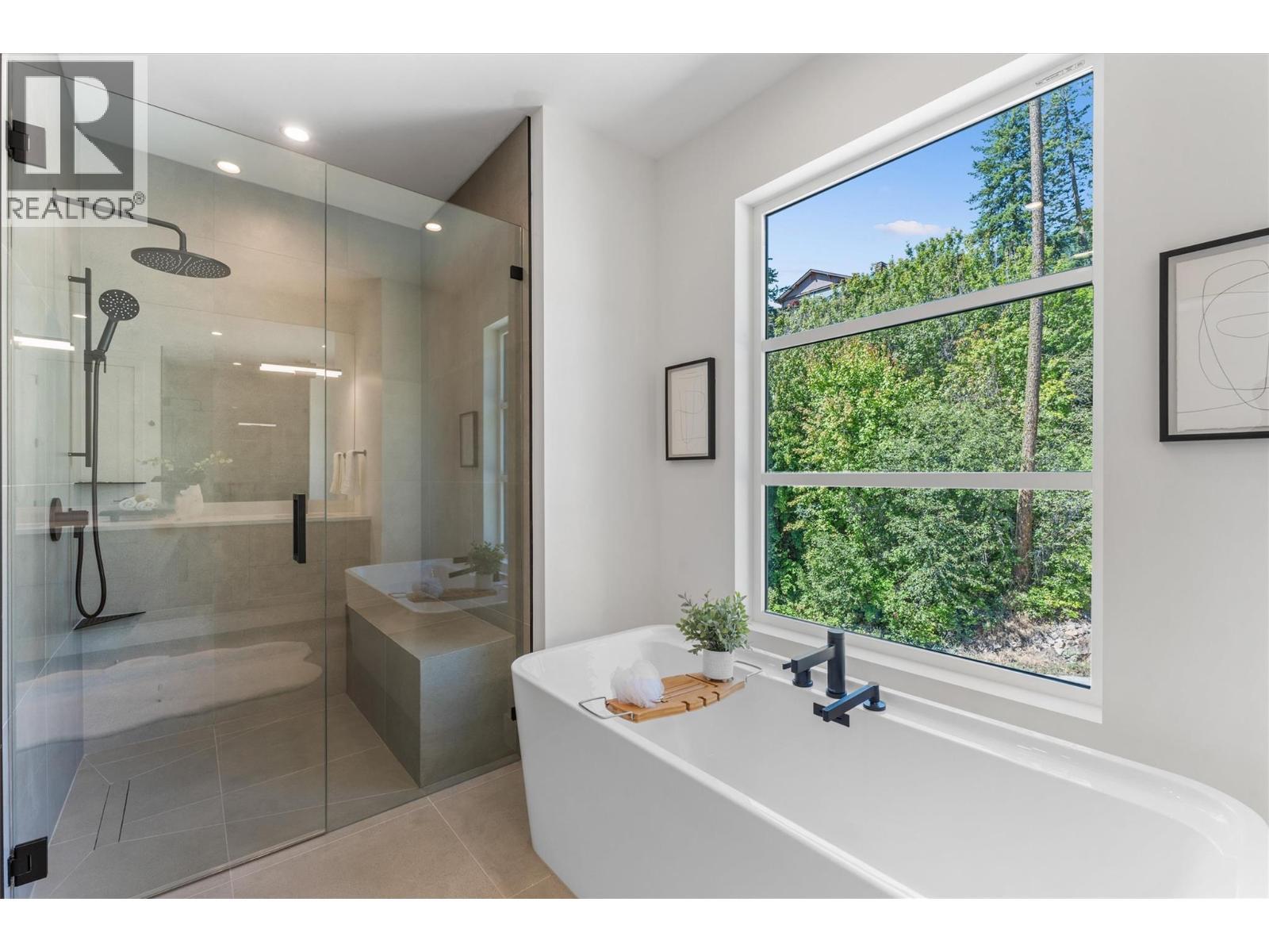 271 Chicopee Road Unit# 4, Vernon, BC - Indoor Photo Showing Bathroom