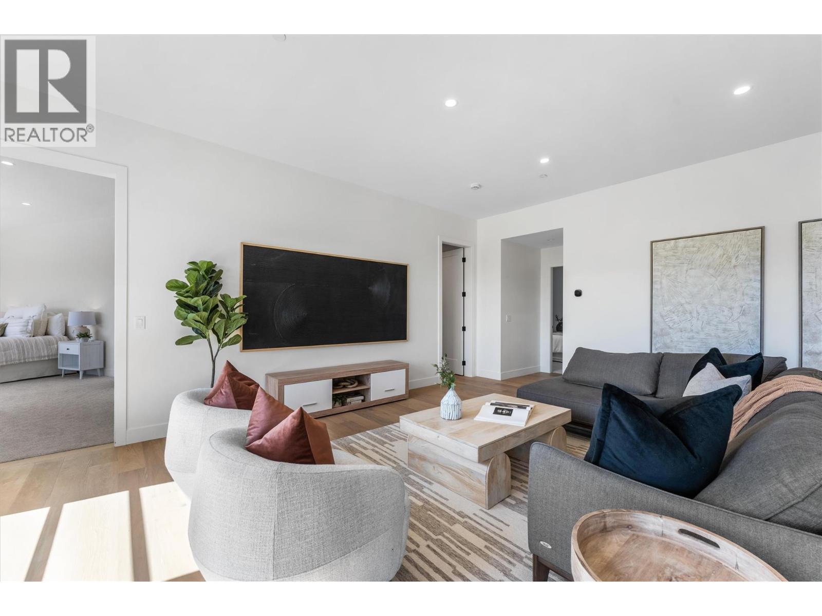 271 Chicopee Road Unit# 4, Vernon, BC - Indoor Photo Showing Living Room