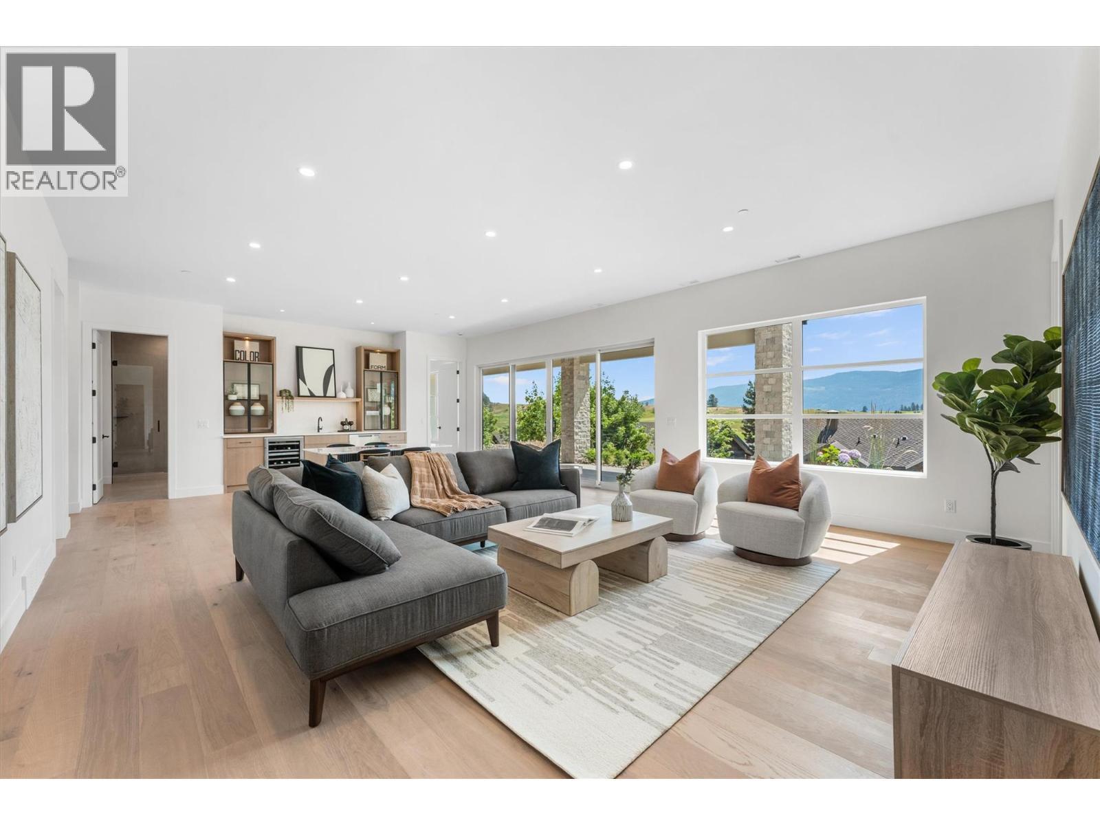 271 Chicopee Road Unit# 4, Vernon, BC - Indoor Photo Showing Living Room