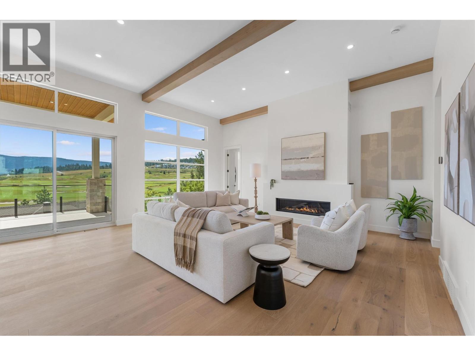 271 Chicopee Road Unit# 4, Vernon, BC - Indoor Photo Showing Living Room