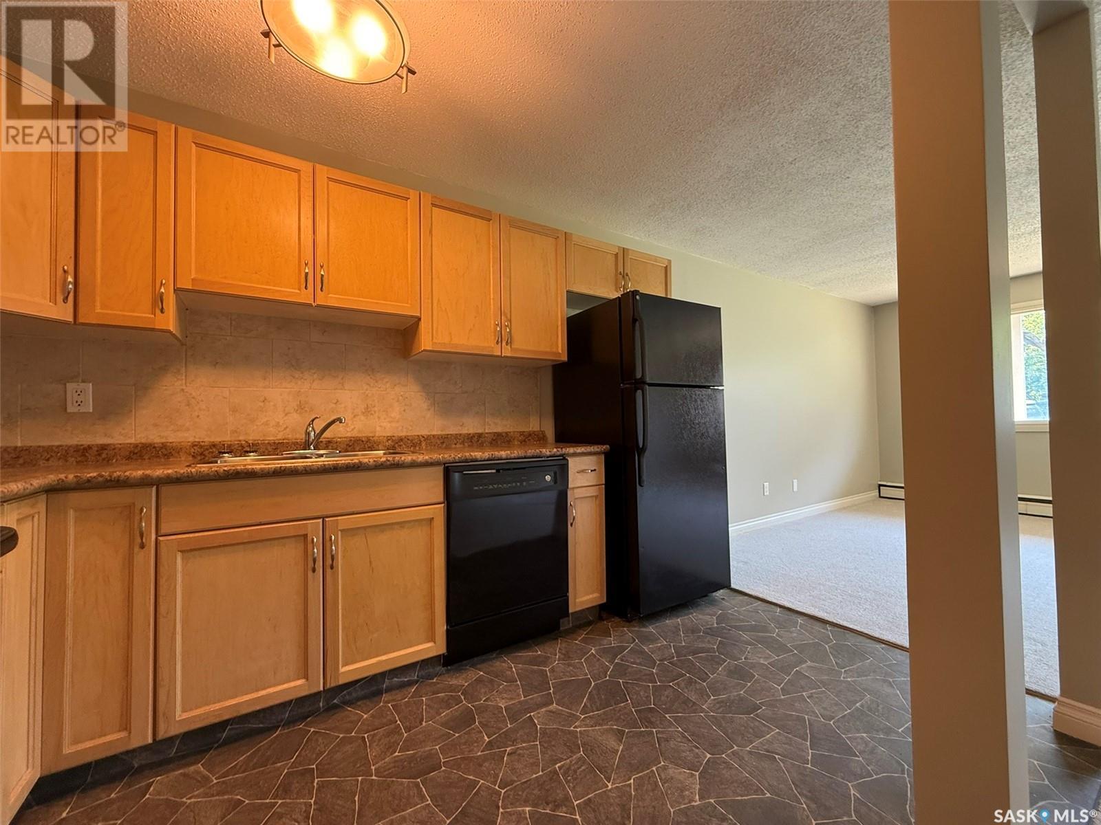 3 1811 8Th Avenue N, Regina, SK - Indoor Photo Showing Kitchen