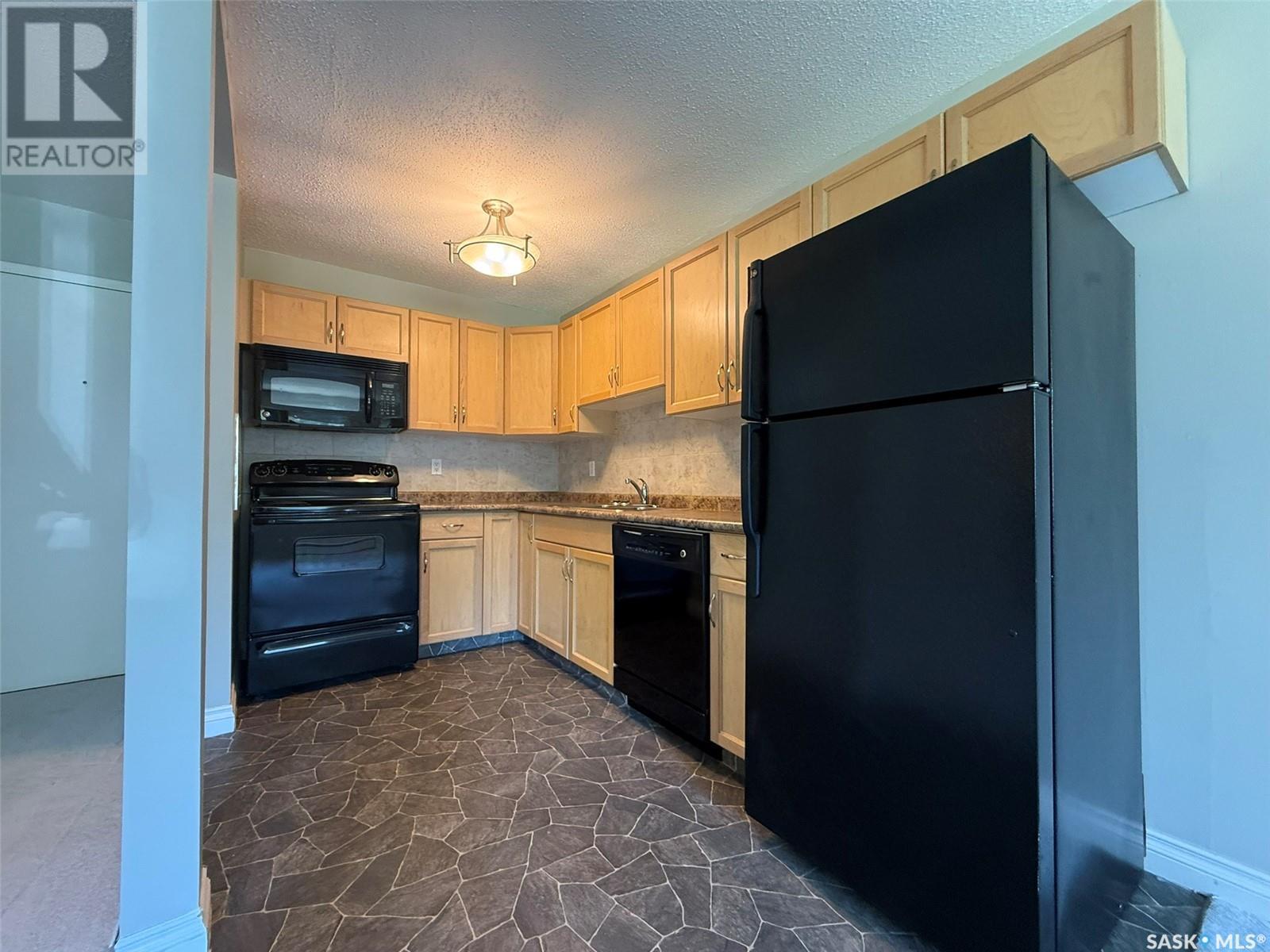 3 1811 8Th Avenue N, Regina, SK - Indoor Photo Showing Kitchen