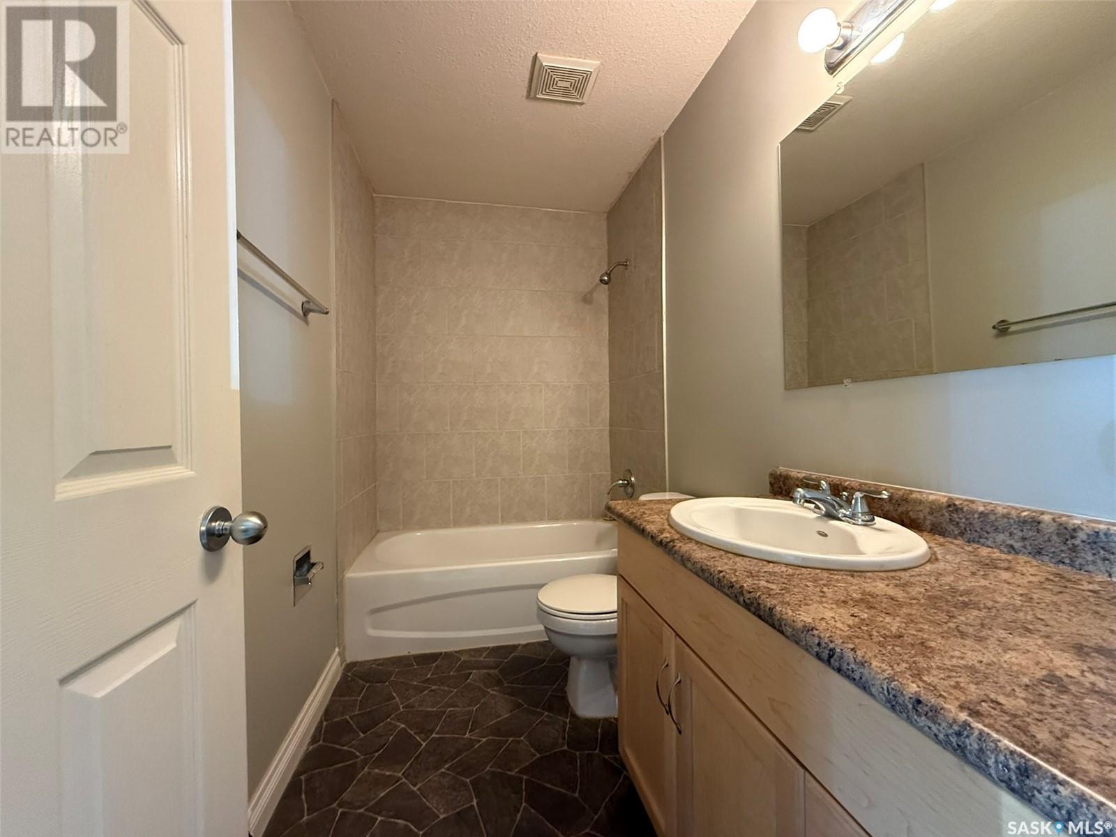 3 1811 8Th Avenue N, Regina, SK - Indoor Photo Showing Bathroom