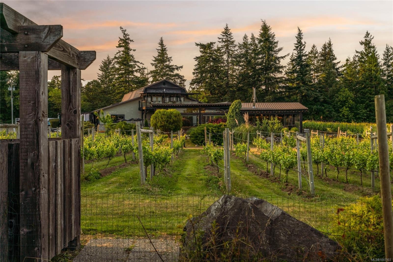 2400 Anderton Rd, Comox, BC