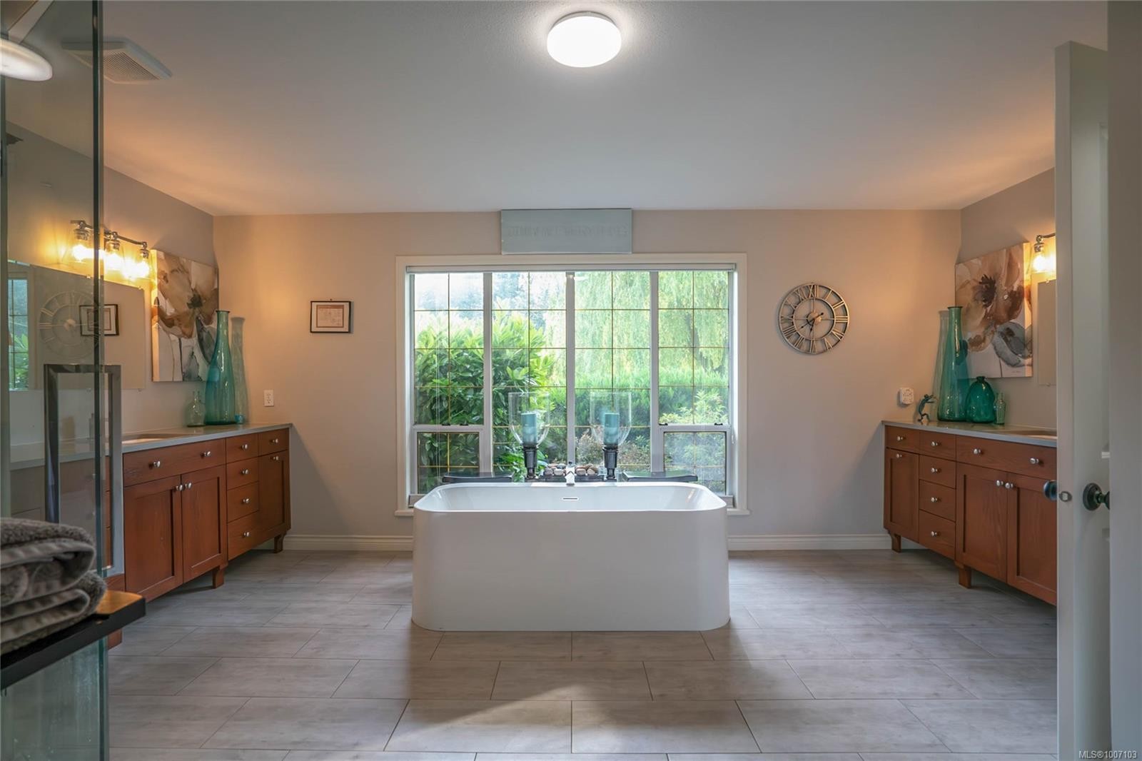 2400 Anderton Rd, Comox, BC