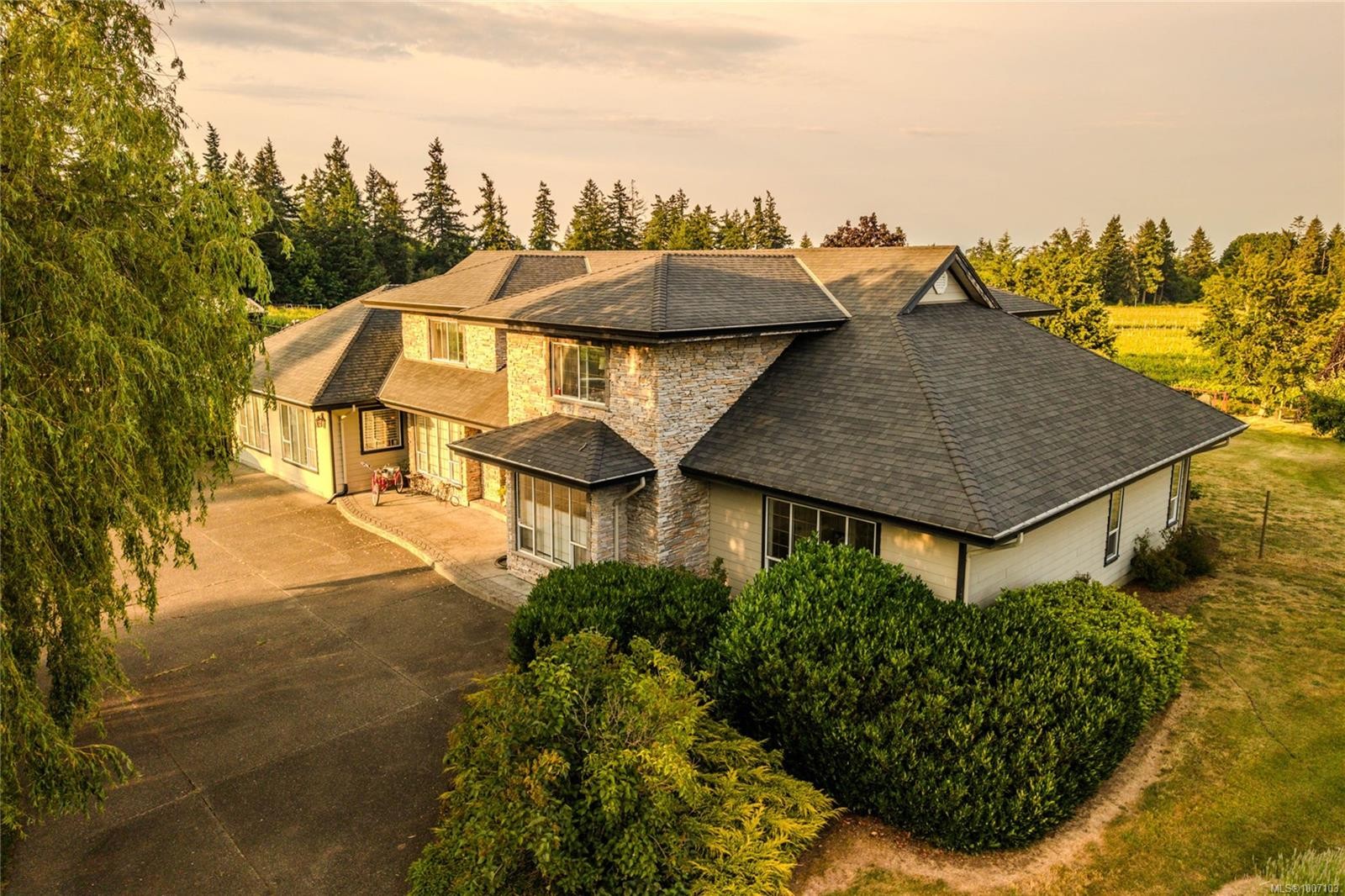 2400 Anderton Rd, Comox, BC