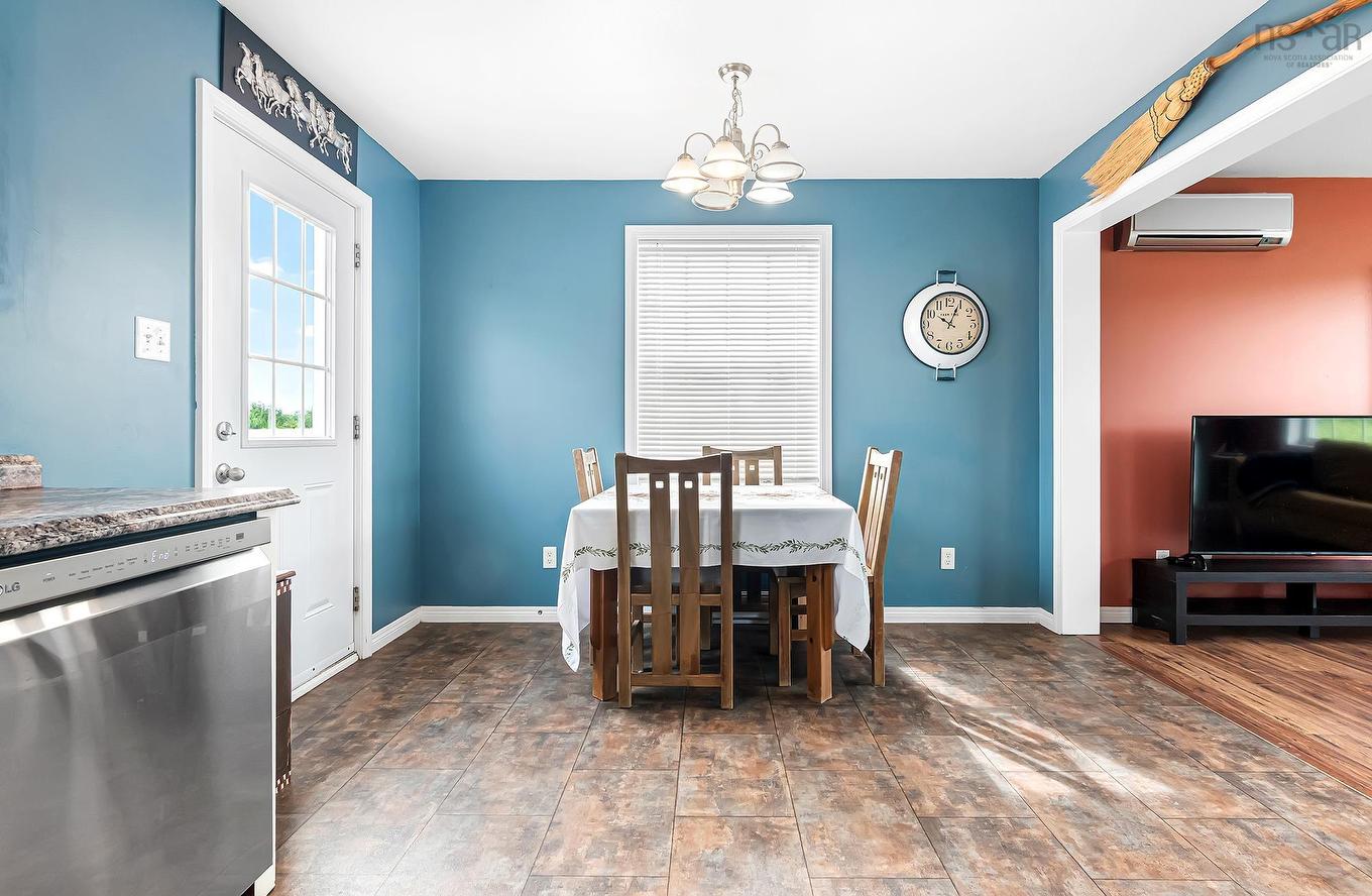 579 Highway 1, Mount Uniacke, NS