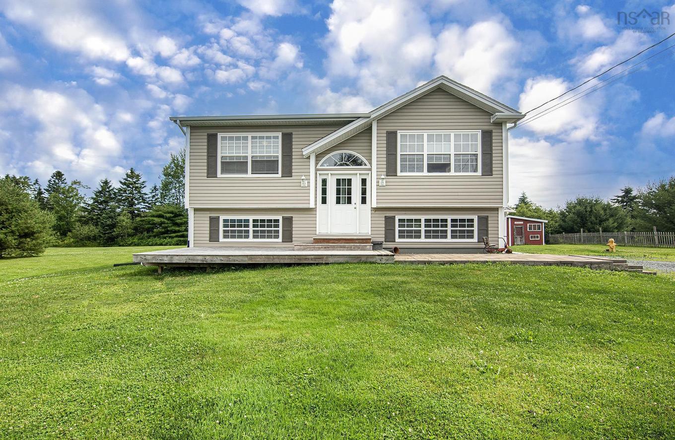 579 Highway 1, Mount Uniacke, NS