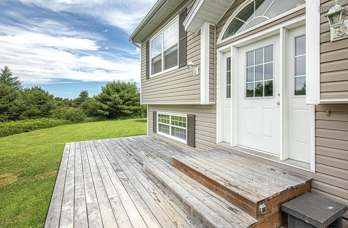 579 Highway 1, Mount Uniacke, NS