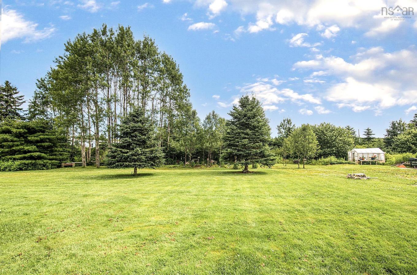 579 Highway 1, Mount Uniacke, NS